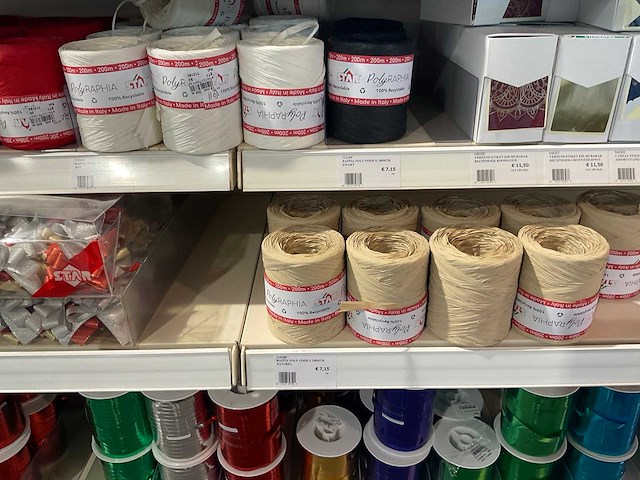 Partij cadeauverpakking materialen - afbeelding 26 van  54