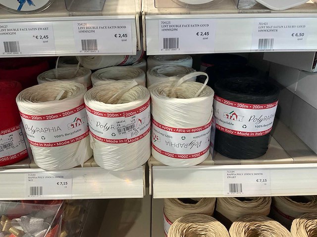 Partij cadeauverpakking materialen - afbeelding 27 van  54