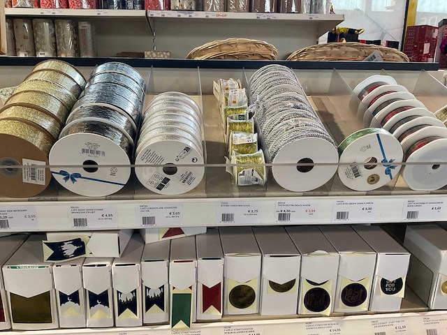 Partij cadeauverpakking materialen - afbeelding 29 van  54