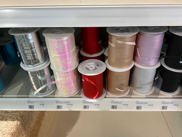 Partij cadeauverpakking materialen - afbeelding 32 van  54