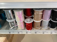 Partij cadeauverpakking materialen - afbeelding 32 van  54