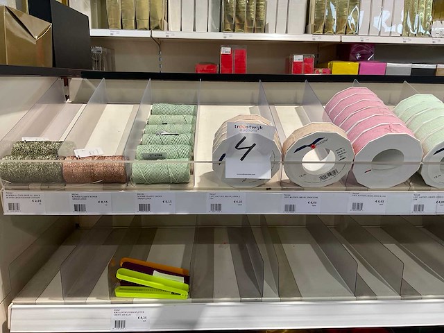 Partij cadeauverpakking materialen - afbeelding 23 van  54