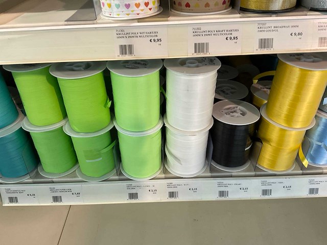 Partij cadeauverpakking materialen - afbeelding 35 van  54