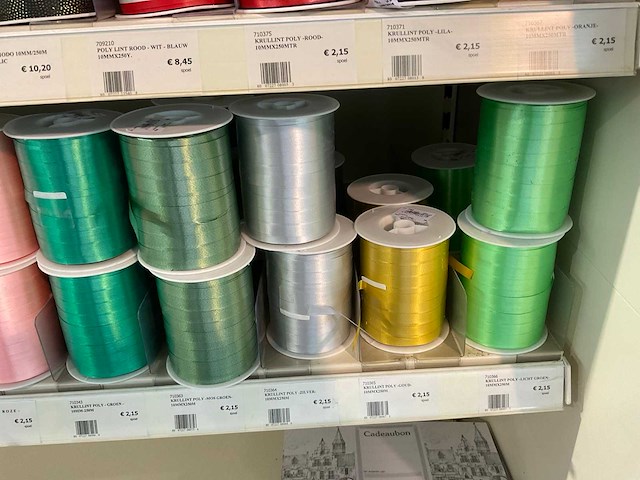 Partij cadeauverpakking materialen - afbeelding 37 van  54