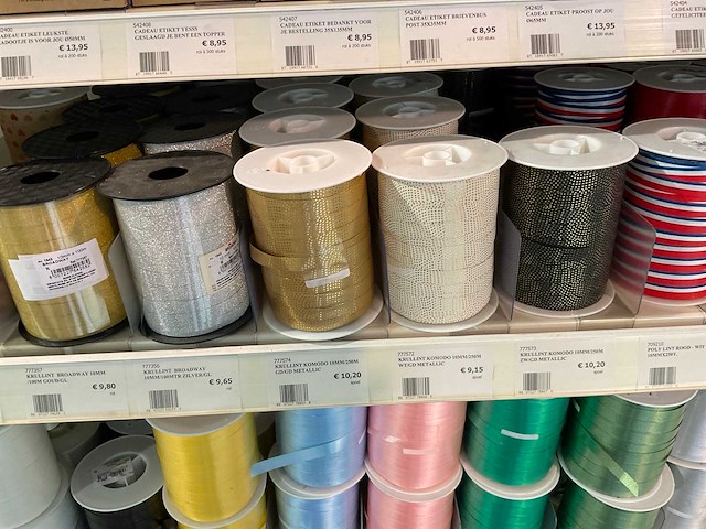 Partij cadeauverpakking materialen - afbeelding 40 van  54