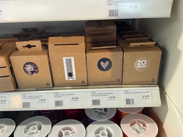 Partij cadeauverpakking materialen - afbeelding 46 van  54