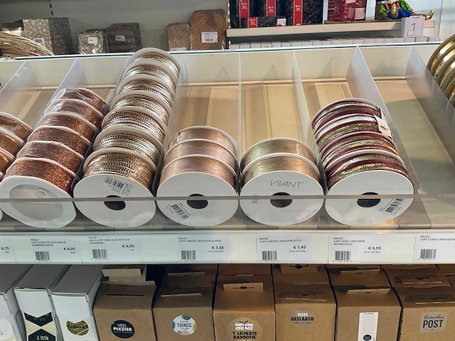 Partij cadeauverpakking materialen - afbeelding 48 van  54