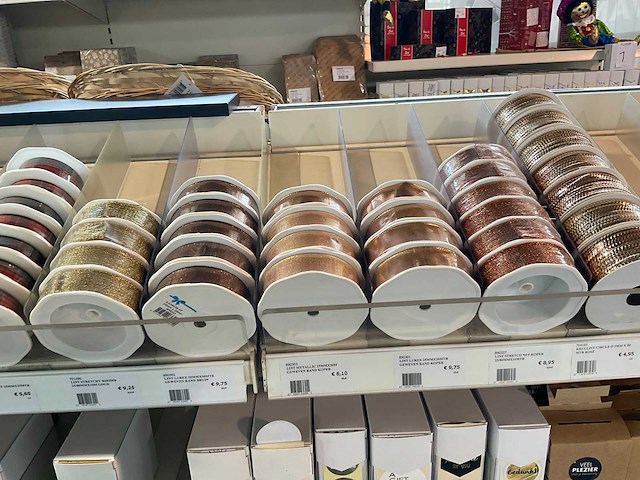 Partij cadeauverpakking materialen - afbeelding 49 van  54