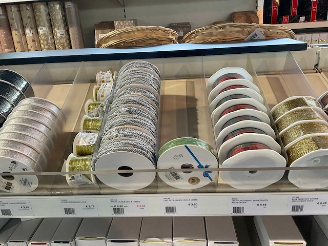 Partij cadeauverpakking materialen - afbeelding 50 van  54