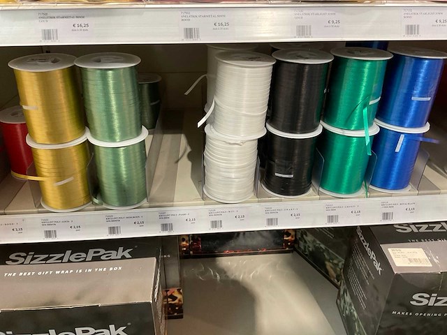 Partij cadeauverpakking materialen - afbeelding 51 van  54