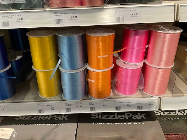 Partij cadeauverpakking materialen - afbeelding 54 van  54