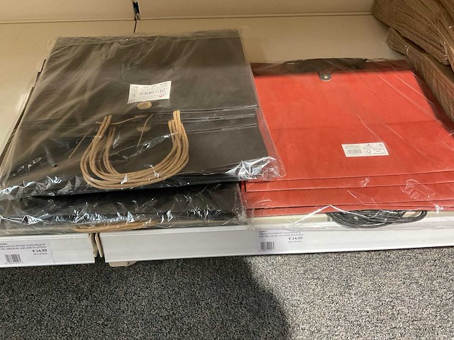 Partij cadeauverpakkingen - afbeelding 19 van  48