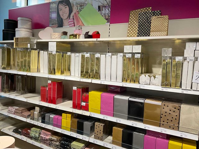 Partij cadeauverpakkingen - afbeelding 12 van  48