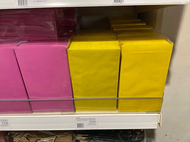 Partij cadeauverpakkingen - afbeelding 31 van  48