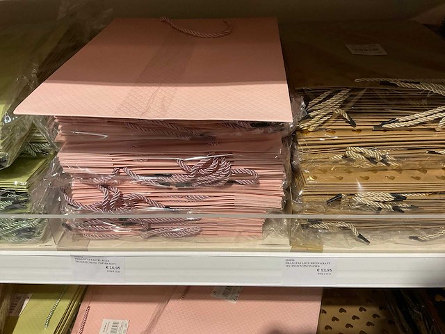 Partij cadeauverpakkingen - afbeelding 33 van  48