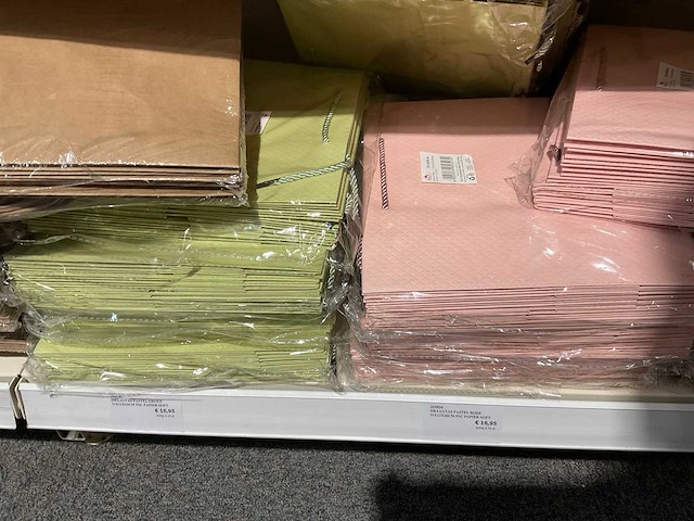 Partij cadeauverpakkingen - afbeelding 36 van  48