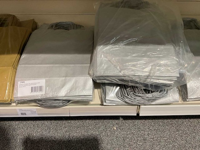 Partij cadeauverpakkingen - afbeelding 2 van  35