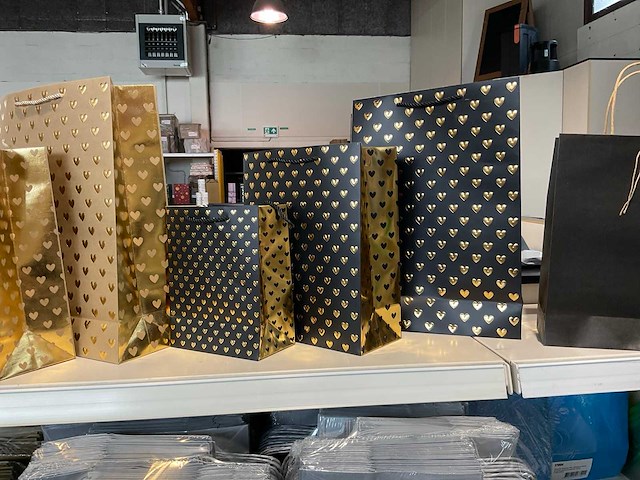 Partij cadeauverpakkingen - afbeelding 8 van  35