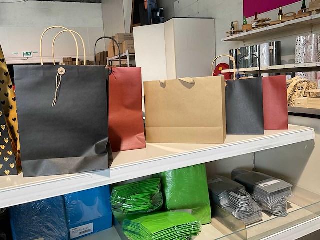 Partij cadeauverpakkingen - afbeelding 13 van  35