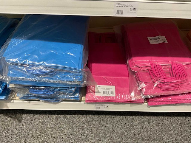 Partij cadeauverpakkingen - afbeelding 19 van  35