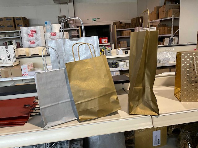 Partij cadeauverpakkingen - afbeelding 32 van  35
