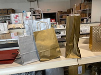 Partij cadeauverpakkingen - afbeelding 32 van  35