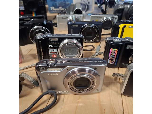 Partij camera's en video camera's, o.a. sony, samsung, canon, pentax, lumix, meerdere - afbeelding 2 van  26