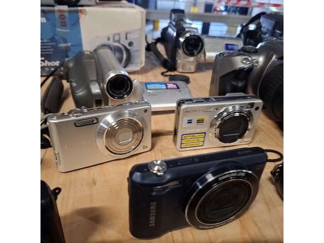 Partij camera's en video camera's, o.a. sony, samsung, canon, pentax, lumix, meerdere - afbeelding 13 van  26