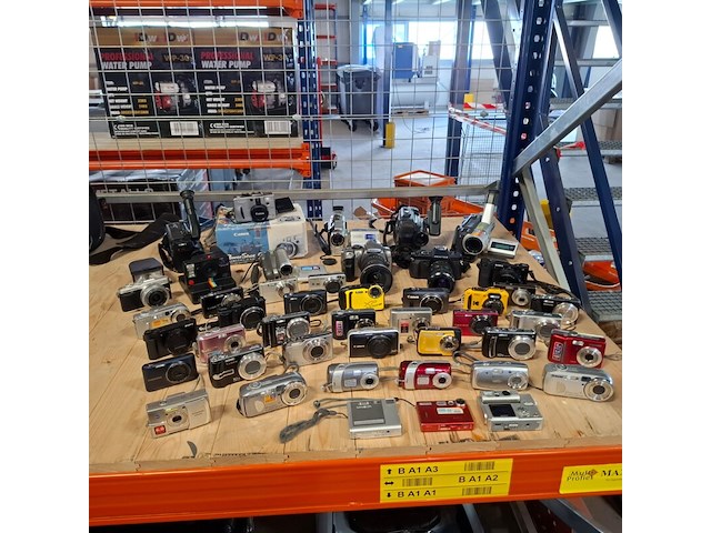 Partij camera's en video camera's, o.a. sony, samsung, canon, pentax, lumix, meerdere - afbeelding 12 van  26