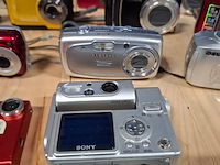 Partij camera's en video camera's, o.a. sony, samsung, canon, pentax, lumix, meerdere - afbeelding 23 van  26