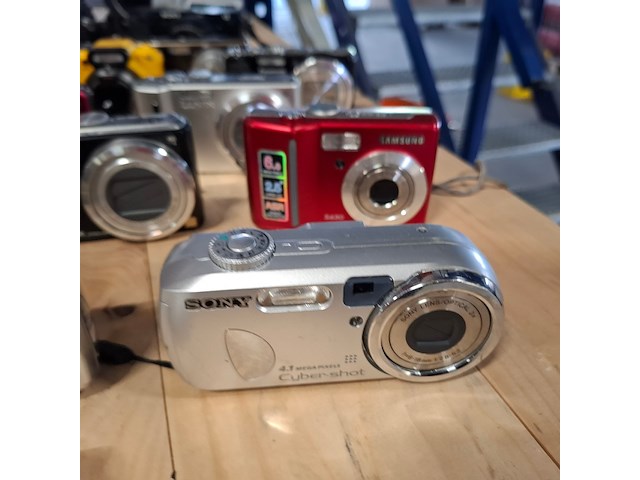 Partij camera's en video camera's, o.a. sony, samsung, canon, pentax, lumix, meerdere - afbeelding 24 van  26
