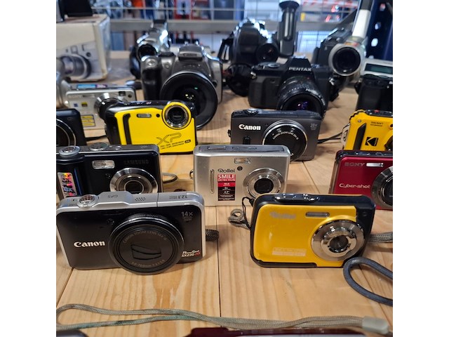 Partij camera's en video camera's, o.a. sony, samsung, canon, pentax, lumix, meerdere - afbeelding 26 van  26
