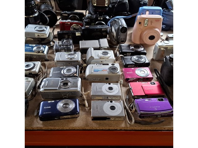 Partij camera's, lumix, olympus, minolata, canon, nikon, instax, jvc - afbeelding 5 van  17
