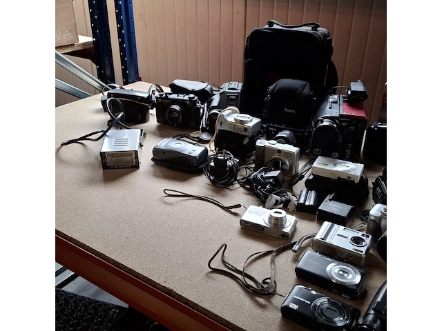 Partij camera's, lumix, olympus, minolata, canon, nikon, instax, jvc - afbeelding 9 van  17