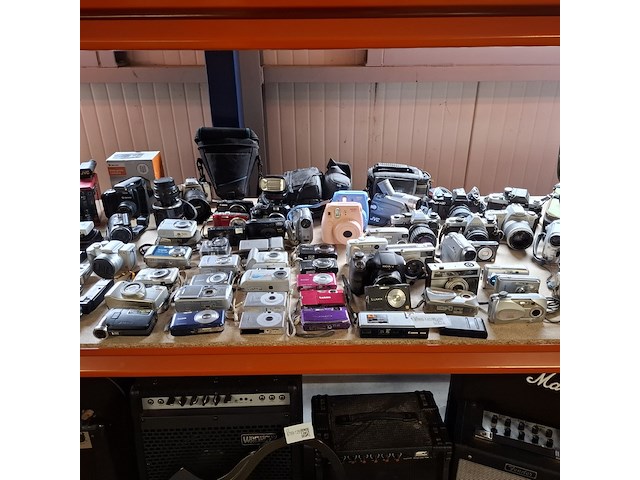 Partij camera's, lumix, olympus, minolata, canon, nikon, instax, jvc - afbeelding 11 van  17