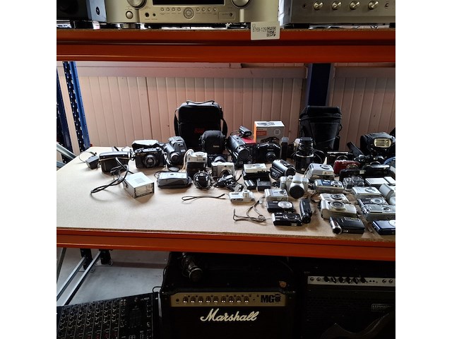 Partij camera's, lumix, olympus, minolata, canon, nikon, instax, jvc - afbeelding 12 van  17