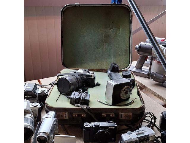 Partij camera's, lumix, olympus, minolata, canon, nikon, instax, jvc - afbeelding 13 van  17