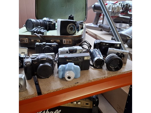 Partij camera's, lumix, olympus, minolata, canon, nikon, instax, jvc - afbeelding 16 van  17