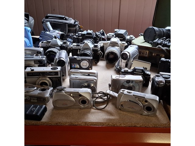 Partij camera's, lumix, olympus, minolata, canon, nikon, instax, jvc - afbeelding 17 van  17