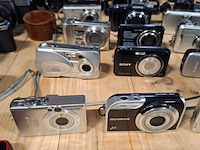 Partij cameras, o.a. samsung, olympus, canon, sony, nikon - afbeelding 2 van  46