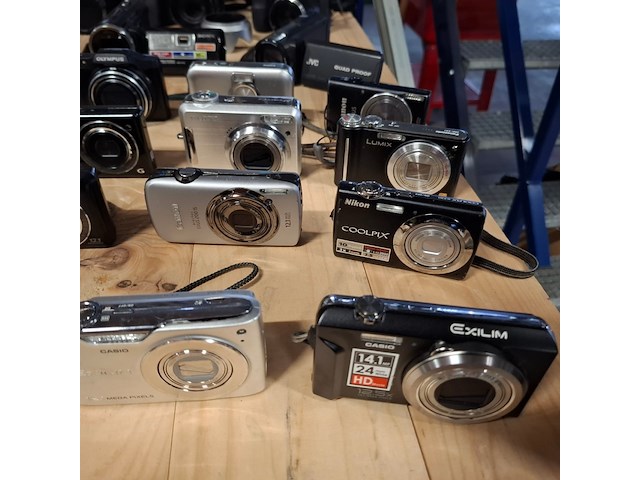 Partij cameras, o.a. samsung, olympus, canon, sony, nikon - afbeelding 4 van  46