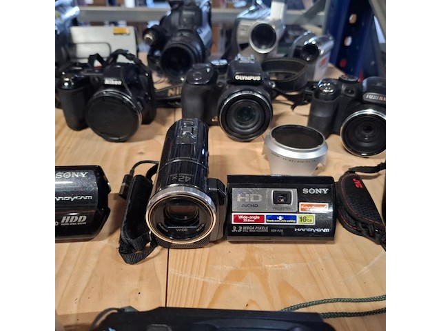 Partij cameras, o.a. samsung, olympus, canon, sony, nikon - afbeelding 6 van  46