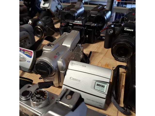 Partij cameras, o.a. samsung, olympus, canon, sony, nikon - afbeelding 8 van  46
