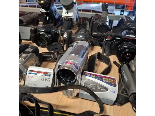Partij cameras, o.a. samsung, olympus, canon, sony, nikon - afbeelding 9 van  46