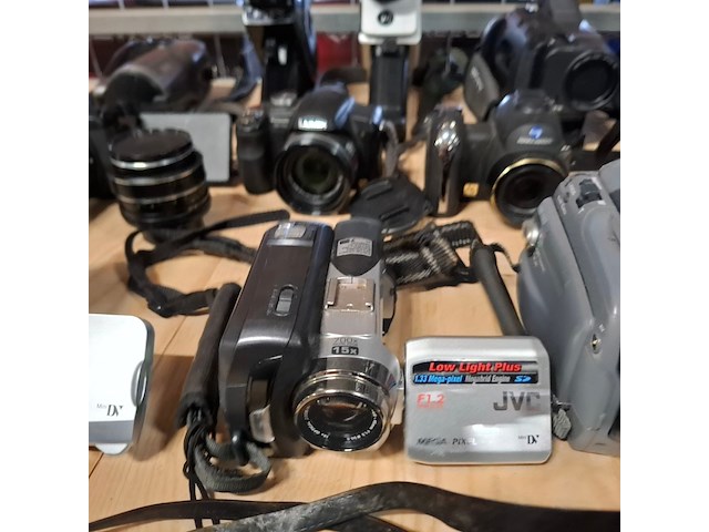 Partij cameras, o.a. samsung, olympus, canon, sony, nikon - afbeelding 10 van  46