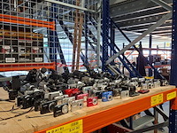 Partij cameras, o.a. samsung, olympus, canon, sony, nikon - afbeelding 1 van  46