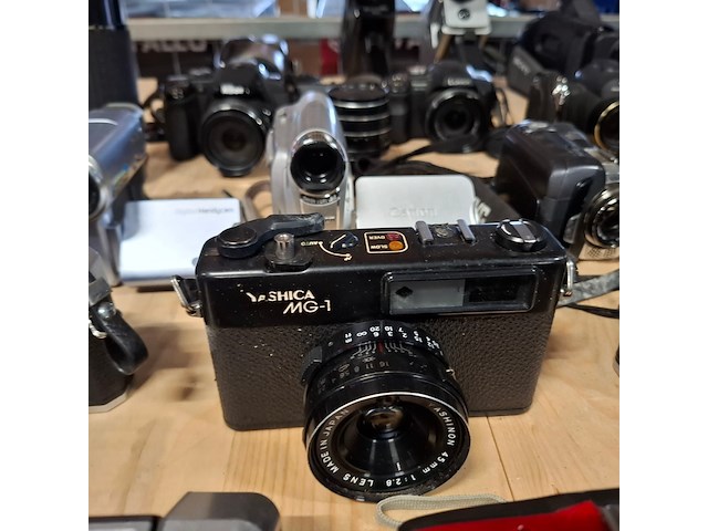 Partij cameras, o.a. samsung, olympus, canon, sony, nikon - afbeelding 16 van  46