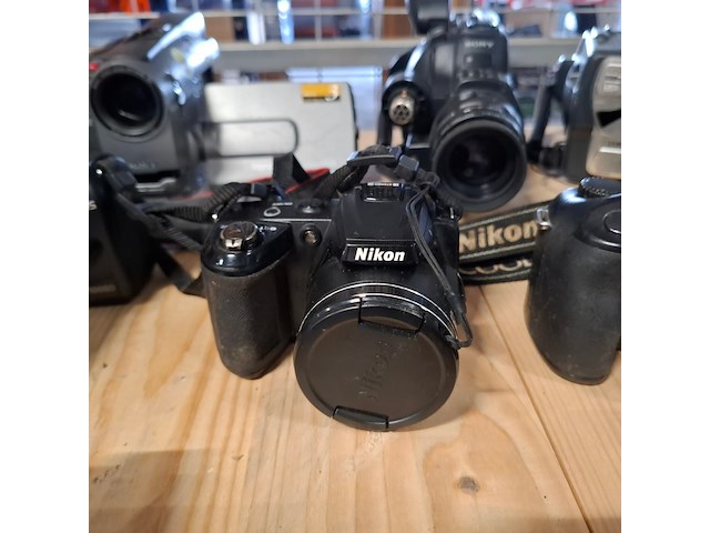 Partij cameras, o.a. samsung, olympus, canon, sony, nikon - afbeelding 25 van  46
