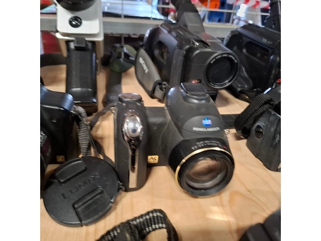 Partij cameras, o.a. samsung, olympus, canon, sony, nikon - afbeelding 28 van  46