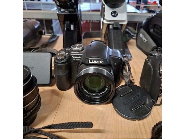 Partij cameras, o.a. samsung, olympus, canon, sony, nikon - afbeelding 29 van  46